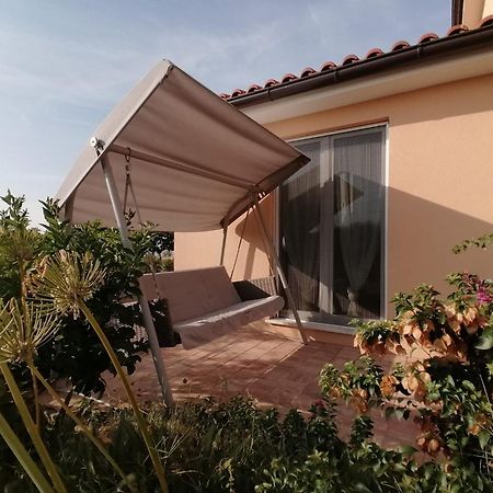 Vila Dubravka - Schoen Und Komfortabel Inmitten Von Olivenbaeumen Und Weinbergen Mit Whirlpool Valtura Esterno foto