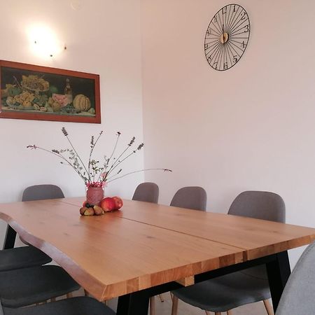 Vila Dubravka - Schoen Und Komfortabel Inmitten Von Olivenbaeumen Und Weinbergen Mit Whirlpool Valtura Esterno foto