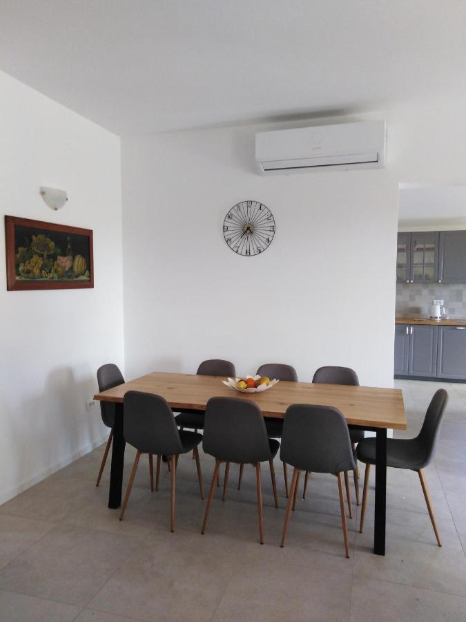 Vila Dubravka - Schoen Und Komfortabel Inmitten Von Olivenbaeumen Und Weinbergen Mit Whirlpool Valtura Esterno foto