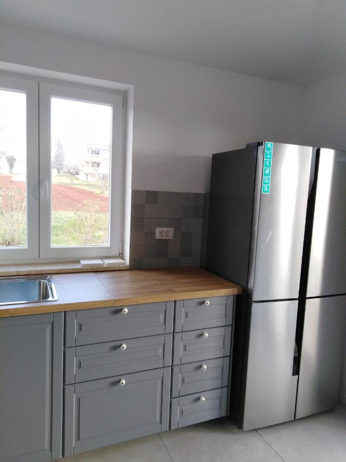 Vila Dubravka - Schoen Und Komfortabel Inmitten Von Olivenbaeumen Und Weinbergen Mit Whirlpool Valtura Esterno foto