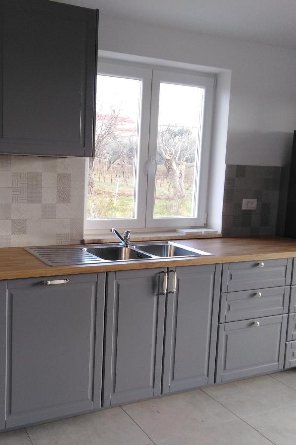 Vila Dubravka - Schoen Und Komfortabel Inmitten Von Olivenbaeumen Und Weinbergen Mit Whirlpool Valtura Esterno foto