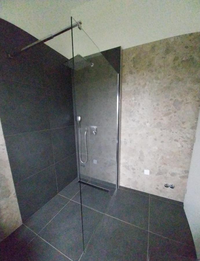 Vila Dubravka - Schoen Und Komfortabel Inmitten Von Olivenbaeumen Und Weinbergen Mit Whirlpool Valtura Esterno foto