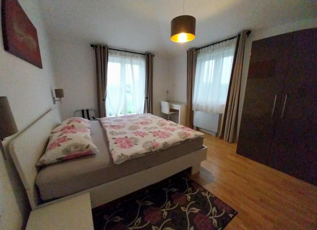 Vila Dubravka - Schoen Und Komfortabel Inmitten Von Olivenbaeumen Und Weinbergen Mit Whirlpool Valtura Esterno foto