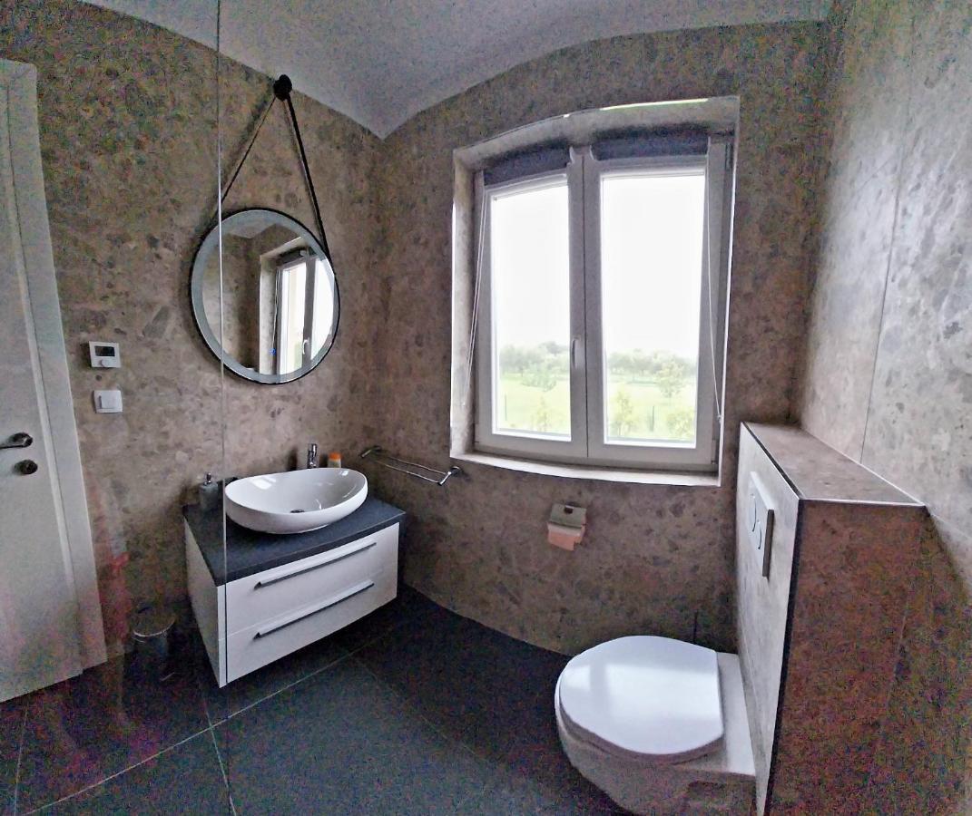 Vila Dubravka - Schoen Und Komfortabel Inmitten Von Olivenbaeumen Und Weinbergen Mit Whirlpool Valtura Esterno foto