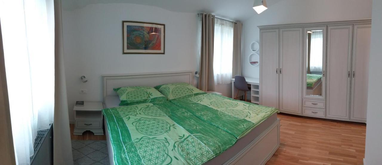 Vila Dubravka - Schoen Und Komfortabel Inmitten Von Olivenbaeumen Und Weinbergen Mit Whirlpool Valtura Esterno foto