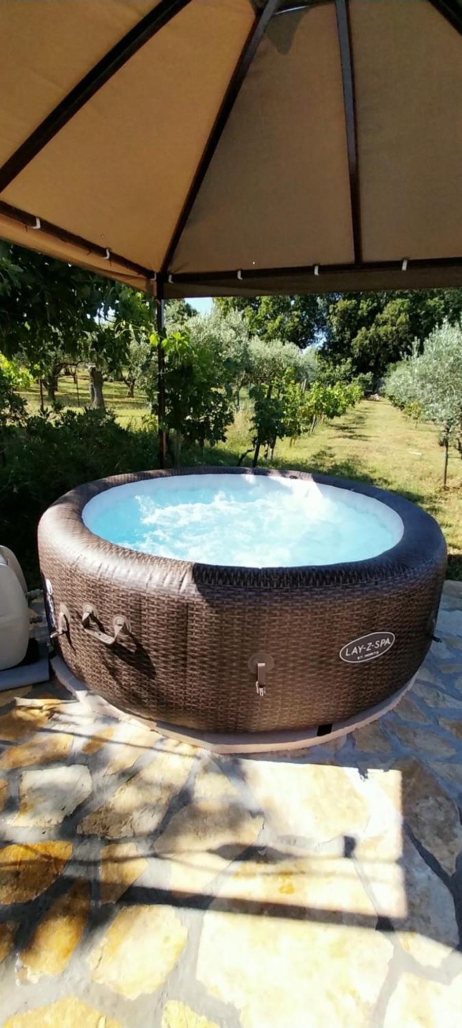 Vila Dubravka - Schoen Und Komfortabel Inmitten Von Olivenbaeumen Und Weinbergen Mit Whirlpool Valtura Esterno foto
