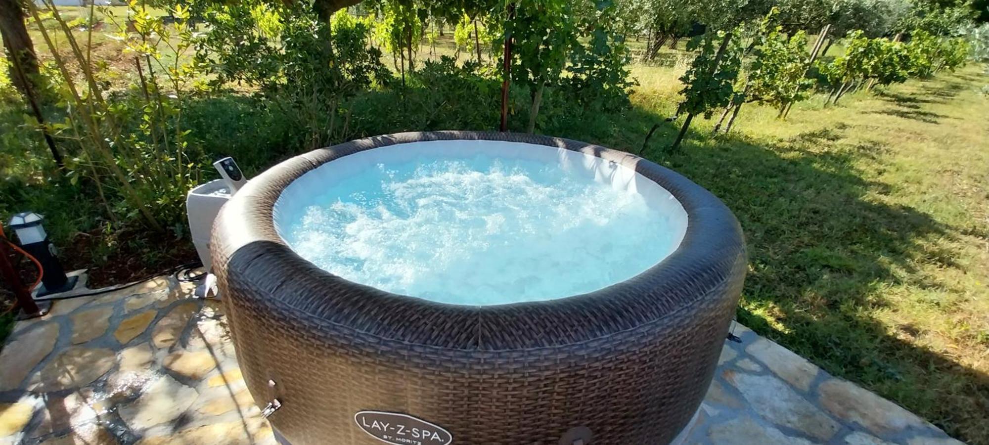Vila Dubravka - Schoen Und Komfortabel Inmitten Von Olivenbaeumen Und Weinbergen Mit Whirlpool Valtura Esterno foto